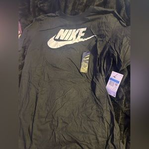 black nike shirt